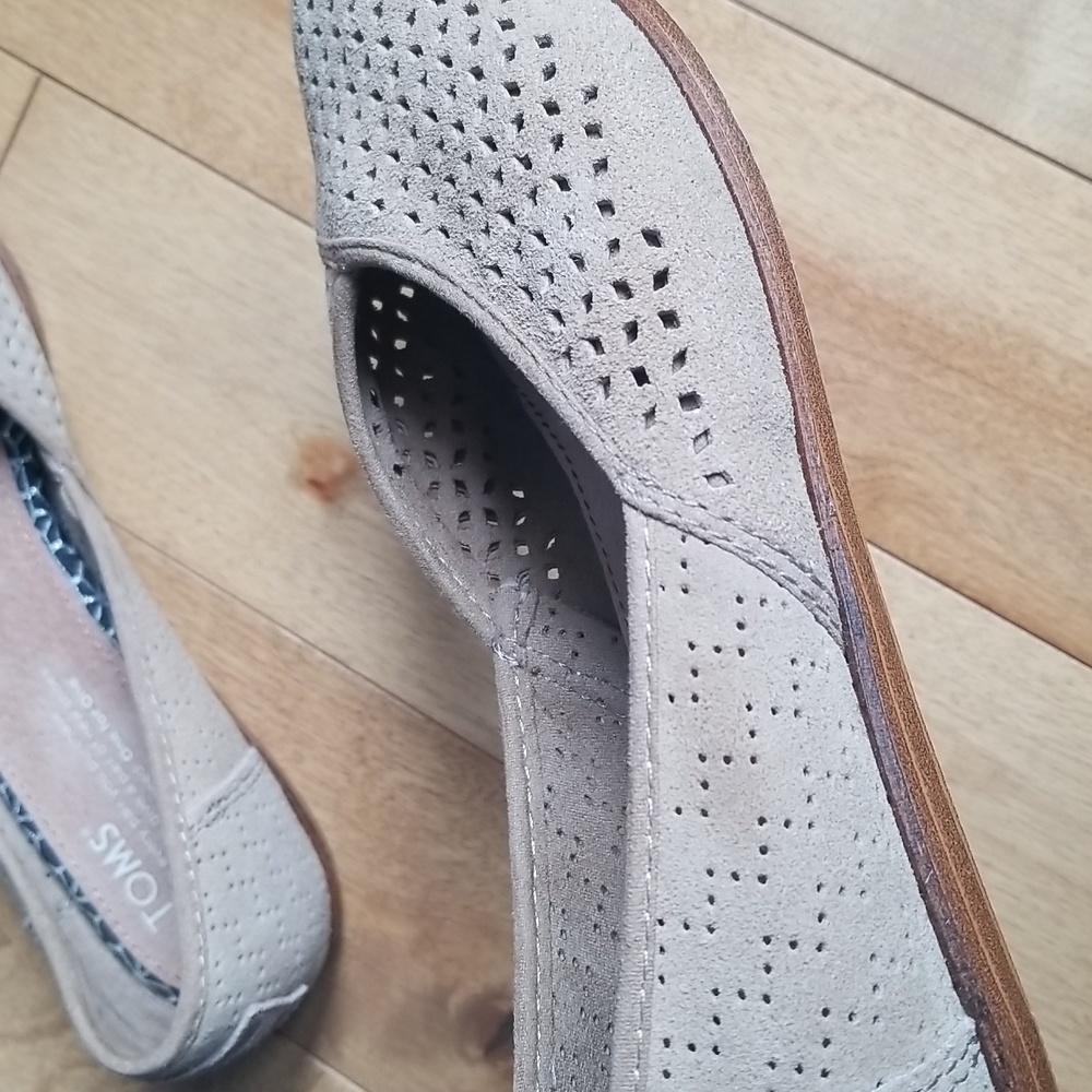 Toms size 6.5 Tan women's shoes - Picture 8 of 10
